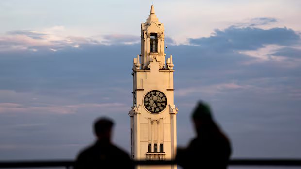 More Canadian provinces are ending time changes. What does it mean for your health?